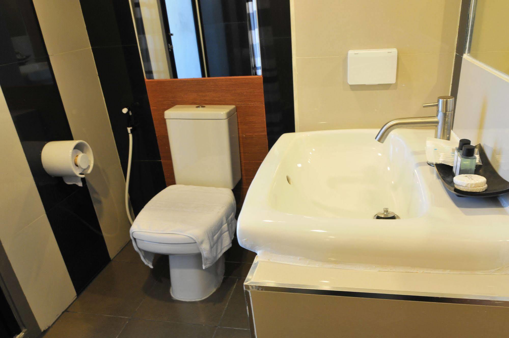 Grand Marina Residence Hotel Ban Laem Chabang Dış mekan fotoğraf